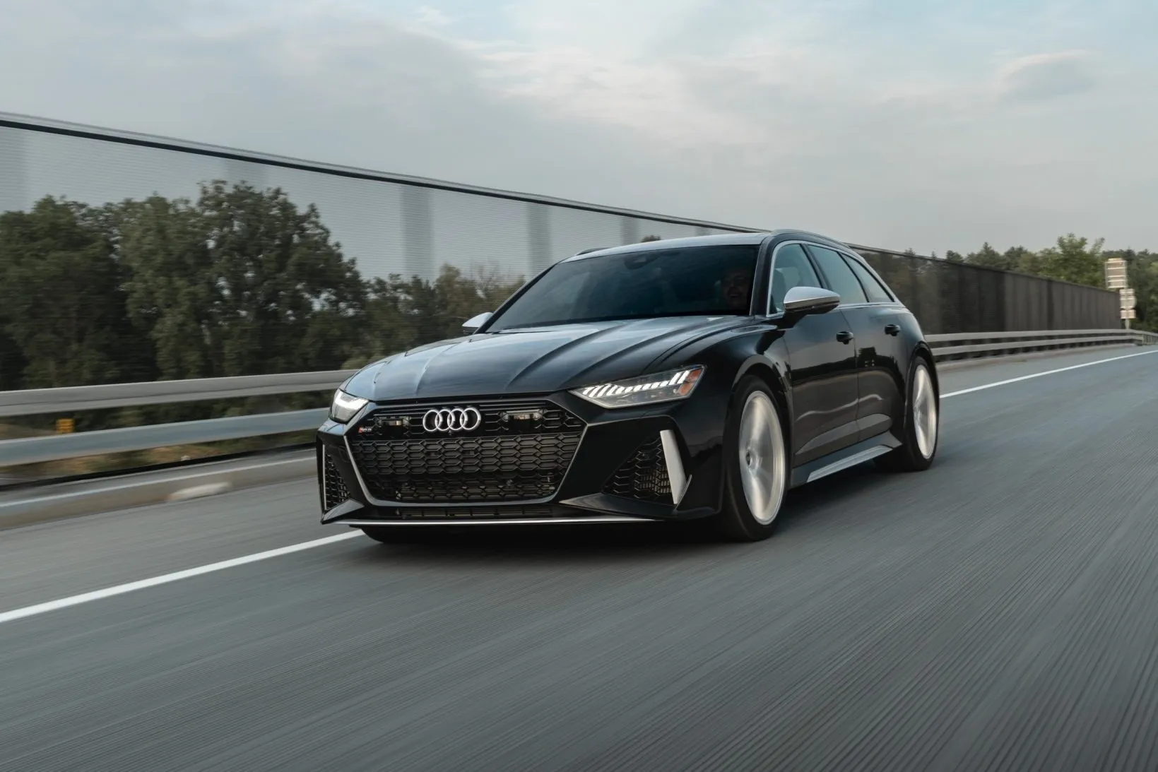 アウディ RS 25分1 PARA64 1/64 アウディ RS e-tron GT 2021 ケモラグレー 左ハンドル